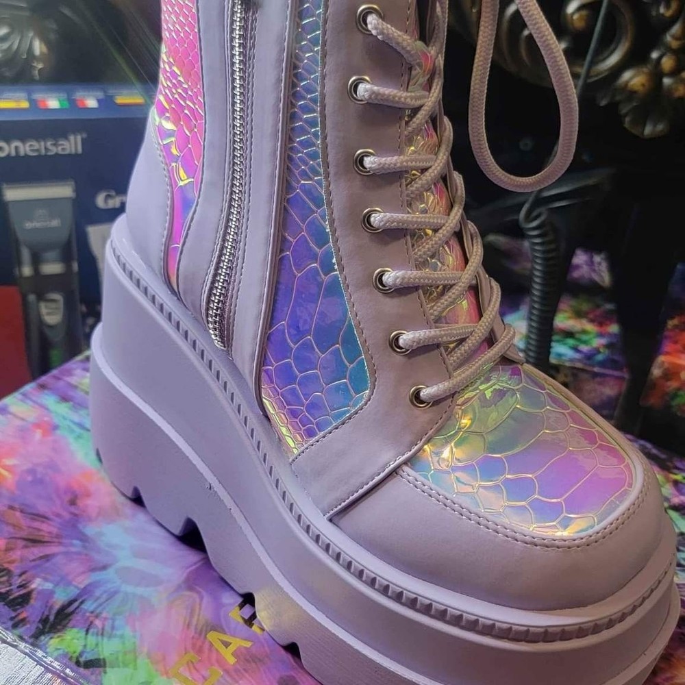 Lilac Holographic Festival Platform | Size 6 | Cape Robbins | Brand New | Radio